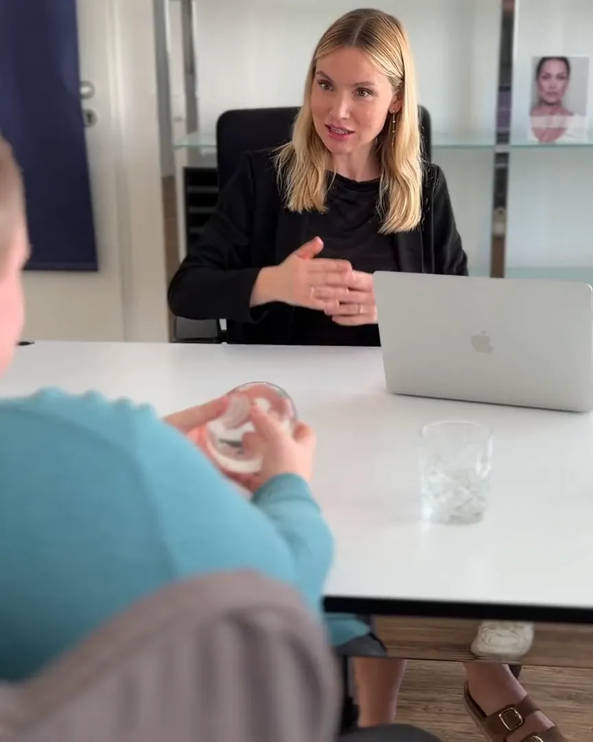 Weight Doctors® adviser in conversation with a patient